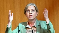 Die FPÖ will die grüne Ex-Ministerin Leonore Gewessler klagen. Zieht die ÖVP mit?