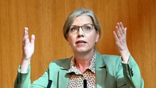 Die FPÖ will die grüne Ex-Ministerin Leonore Gewessler klagen. Zieht die ÖVP mit?