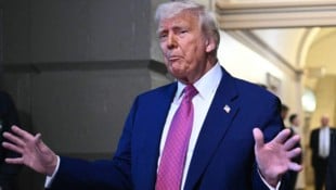 Ein US-Bundesgericht kassiert alle Strafzölle, die US-Präsident Donald Trump Anfang April erlassen hatte, wieder ein. (Bild: AFP/MANDEL NGAN)