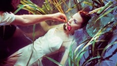 Zum Sterben schöner Leindwandtod: Kylie Minogue im Video zu Nick Caves Song „Where The Wild ...
