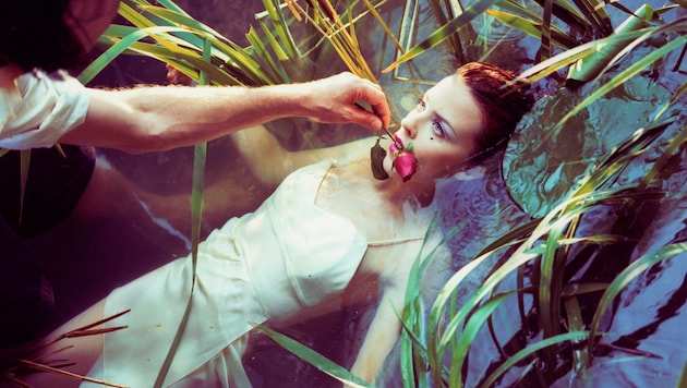 Zum Sterben schöner Leindwandtod: Kylie Minogue im Video zu Nick Caves Song „Where The Wild Roses Grow“. 