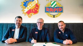 Die Geschäftsführer Markus Katzer (li.) und Steffen Hofmann (re.) mit Neo-Rapid-Cheftrainer ...
