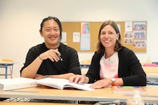 Luke Wang(31) und Katrin Lunacek (39) lassen sich umschulen.