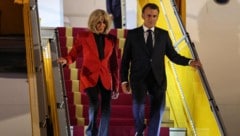 La fin? Beim Gang die Gangway hinunter, reichten sich Emmanuel Macron und seine Brigitte nicht ...