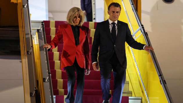 La fin? Beim Gang die Gangway hinunter, reichten sich Emmanuel Macron und seine Brigitte nicht einmal die Hand.