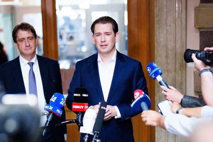 Kurz richtete sich beim Verlassen des Gerichtssaals direkt an die zahlreich erschienenen Medienvertreter. Jetzt sei, „alles in sich zusammengebrochen“. 