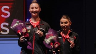 Sofia Polcanova (li.) strahlte mit Bernadette Szöcs über WM-Silber.