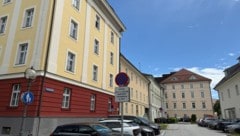 Gericht, Justizanstalt, Staatsanwaltschaft bilden einen großen Gebäudekomplex mitten in der ...