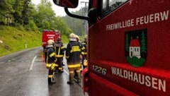 In der Kurve der Langenbachstraße bei Waldhausen war der schlimme Unfall passiert. (Bild: FF Waldhausen im Strudengau)
