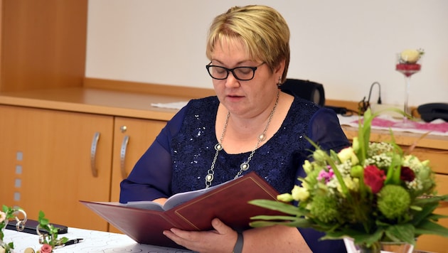Standesbeamtin Rita Ruttenstock traute an ihrem Geburtstag zwei Paare.