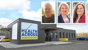 Der ehemalige Primarius Hans-Martin Vischer (links) sowie Parteichefin Helga Krismer und ...