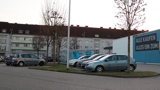 Auf diesem Parkplatz ereignete sich eine der angeklagten Bluttaten.