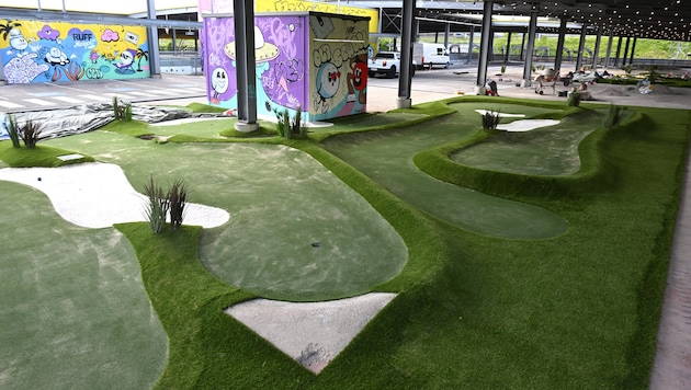 Die Golfspieler dürfen sich auf einen Kunstrasen in Top-Qualität freuen. 