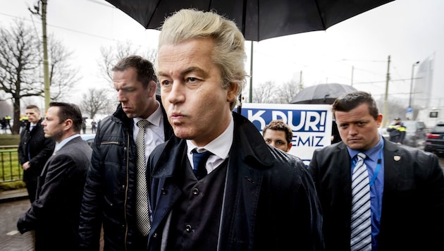 Geert Wilders will seine Asyl-Versprechen aus dem Wahlkampf umsetzen und droht seinen Koalitionspartnern.