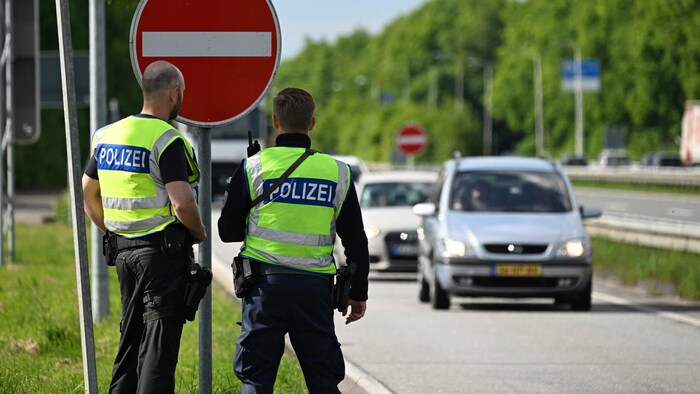 Die verschärften Grenzkontrollen auf deutscher Seite könnten indirekt zum Scheitern der niederländischen Regierung führen.