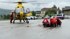 Auch in Strass im Zillertal war ein Heli im Einsatz. (Bild: ZOOM Tirol)