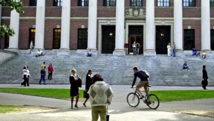 Die US-Regierung hat von der Harvard Universität eine Liste mit allen ausländischen Studierenden ...