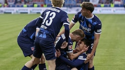 Großer Jubel bei Heidenheim (Bild: EPA/RONALD WITTEK)