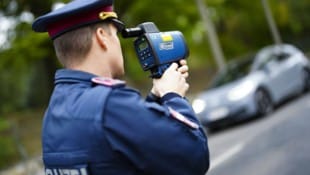 Auf der Fernpassstraße bei Musau wurde die Raserin geblitzt (Symbolbild). (Bild: APA/EVA MANHART)