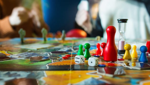 In unserem Artikel stellen wir Spiele vor, die generationsübergreifend funktionieren, in jede Strandtasche passen und die sich sowohl für kleine als auch größere Gruppen eignen. 