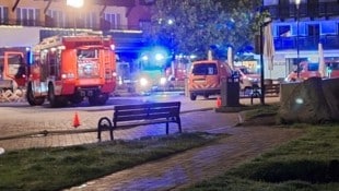 Bei einem Hotel im Bereich des Seefelder Dorfplatzes kam es zum nächtlichen Einsatz. (Bild: Rotes Kreuz Innsbruck)
