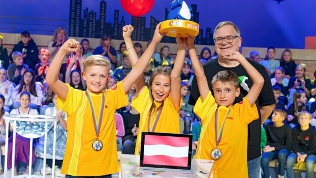 Elton und das gelbe Team aus Brunn am Gebirge in der Sendung vom 31.5.2025 (Bild: ORF)