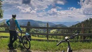 Immer wieder findet man als Radfahrer lohnende Plätze, die einen herrlichen Ausblick aufs Grazer ...