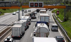 Es staut auf der A10.