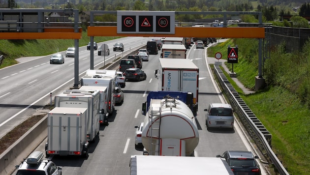 Es staut auf der A10.