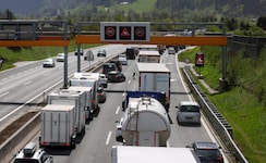 Es staut auf der A10. (Bild: Tröster Andreas)