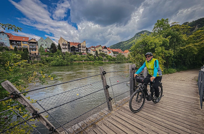 Der Mur-Radweg führt direkt vorbei an Frohnleiten. 