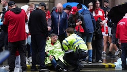 Nach der Tragödie am Montagabend steht Liverpool immer noch unter Schock. (Bild: AP/ASSOCIATED PRESS)