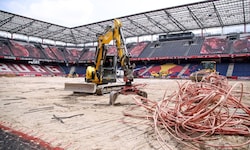 In der Red-Bull-Arena haben die Bagger aktuell das Sagen. 