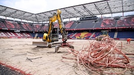 In der Red-Bull-Arena haben die Bagger aktuell das Sagen.  (Bild: Tröster Andreas)