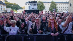Die Rückkehr der Musikkonzerte am Salzburger Residenzplatz war ein voller Erfolg. Zu den Auftritten der Austroband Wanda und Star-DJ Paul Kalkbrenner pilgerten jeweils 10.000 Besucher in die Innenstadt. (Bild: Tröster Andreas)