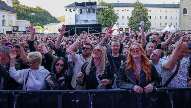Die Rückkehr der Musikkonzerte am Salzburger Residenzplatz war ein voller Erfolg. Zu den Auftritten der Austroband Wanda und Star-DJ Paul Kalkbrenner pilgerten jeweils 10.000 Besucher in die Innenstadt. 