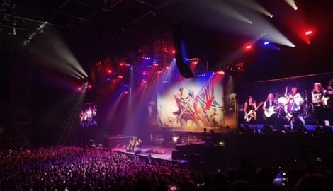 Eine Metalshow, wie sie die Welt noch nicht gesehen hat: Iron Maiden beim „Run For Your Lives“-Tourauftakt in Budapest. (Bild: Robert Fröwein)