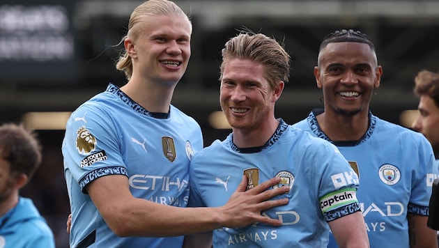 Kevin de Bruyne (Mitte) verlässt Manchester City.
