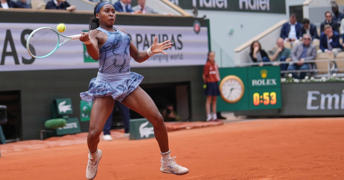 Tennis Star’s Racket Mishap: Viral Moment Explained