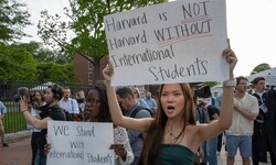 Studenten der Elite-Uni Harvard stellen in Protesten klar: „Harvard ist nicht Harvard ohne ...