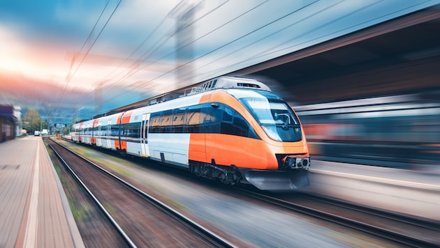 Zugsurfer gehen ein enormes Risiko ein. Geraten sie in die Hochspannung, erleiden sie dramatisch schwerere Verletzungen als Menschen mit solchen Unfällen im Arbeitsleben (Symbolbild).