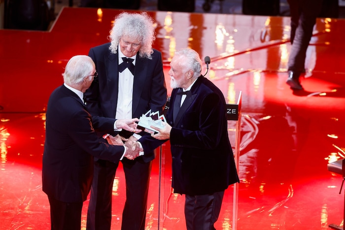 König Carl Gustaf überreicht die Preise