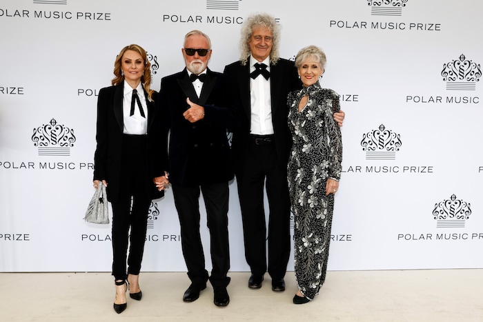Queen-Drummer Roger Taylor mit seiner Frau Sarina Taylor und Gitarrist Brian May mit Ehefrau Anita Dobson bei der Ankunft zur Polar Music-Prize-Verleihung 2025.