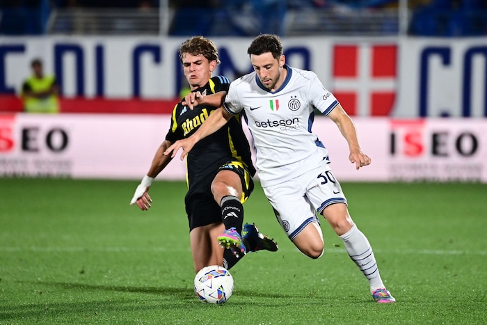 Nico Paz (l.) brachte es in der Saison 2024/25 auf 35-Pflichtspiel-Einsätze für Como.