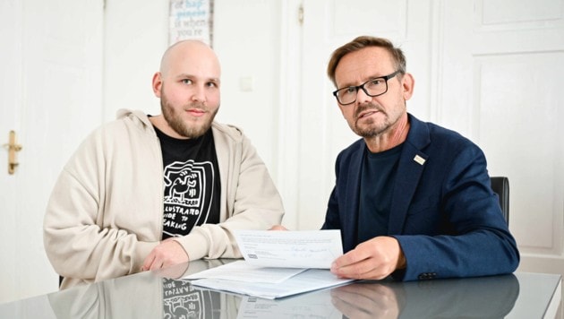 Stefan H. (links) hat einen langen Leidensweg hinter sich. Jürgen E. Holzinger von ChronischKrank (rechts) kritisiert das System.  (Bild: Wenzel Markus)