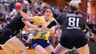 Patricia Kovacs (Hypo NÖ, Mitte) ist MVP der Saison. Alina Bohnen (re.) wird zur besten ...