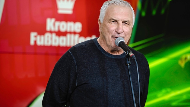 Hans Kranlk alias Johann K., hier bei seinem Auftritt beim „Krone“-Fußballfest, gastiert mit ...