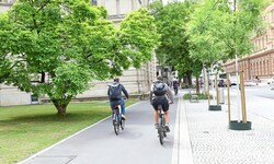Radfahrer nutzen ihr neues Revier in der Neutorgasse bereits.