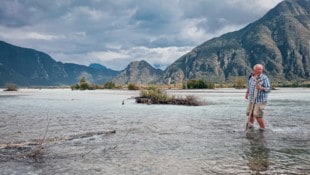 Gerhard Dörfler dort, wo er sich heute, mit 70, am wohlsten fühlt: im weitläufigen Flussbett des Tagliamento. (Bild: Wallner Hannes)