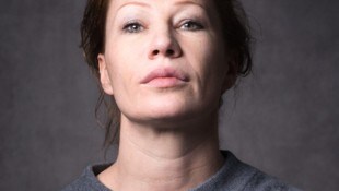 Birgit Minichmayr ist bekannt für eine intensive Bühnenpräsenz
